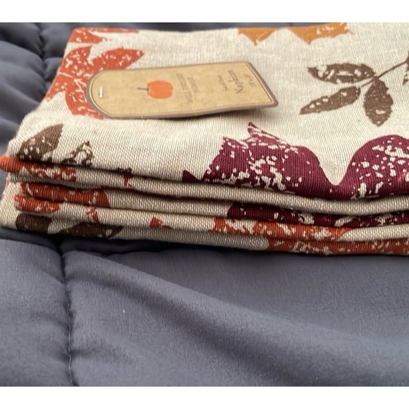 Well Dressed Home Cloth 'Leaves' Napkin Set of Four - Picture 5 of 5